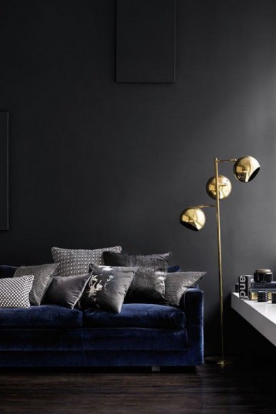 black wall & goldlamp