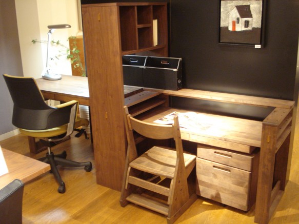 学習机にも 書斎にも 天然木デスク特集 家具 インテリアショップのliving House リビングハウス