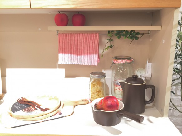 リビングハウス　ノルディコ　ららぽーと　キッチンボード　無垢　可愛い　北欧　かわいい　ナチュラル　低い　小柄　フラップアップ　飾り棚　おしゃれ