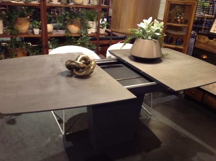 ATOS　カリガリス　伸長式テーブル　モダン　ダイニング　セメント　イタリア